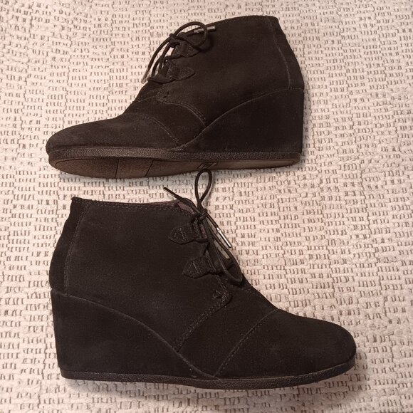 TOMS women's black suede lace up wedge heel ankle bootie sz 10 - Picture 6 of 14